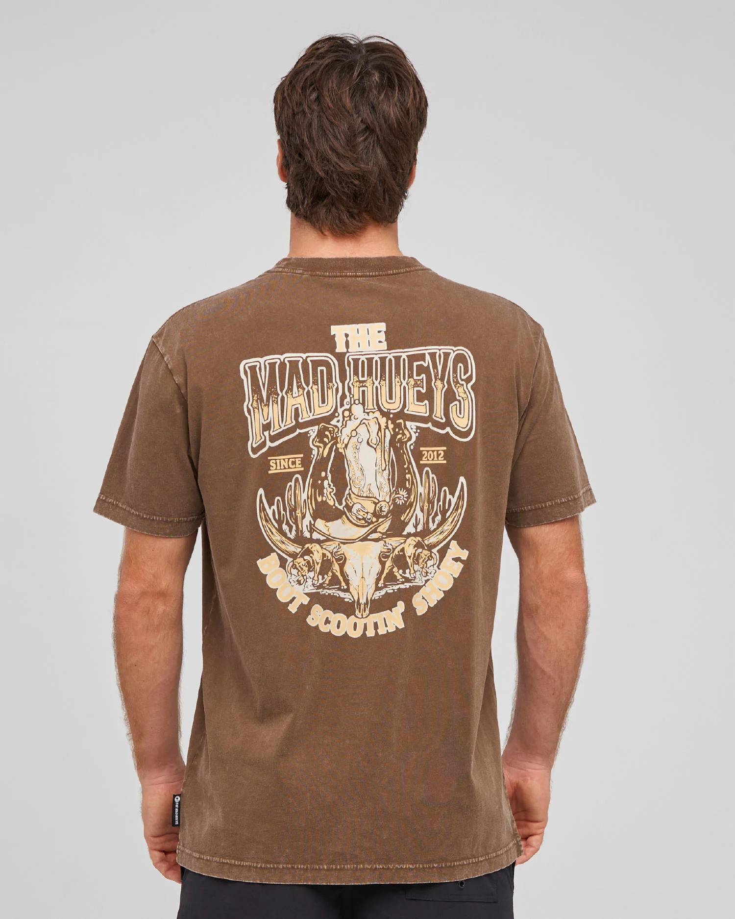 MAD HUEYS SCOOTIN SHOEY TEE WALNUT WASHED