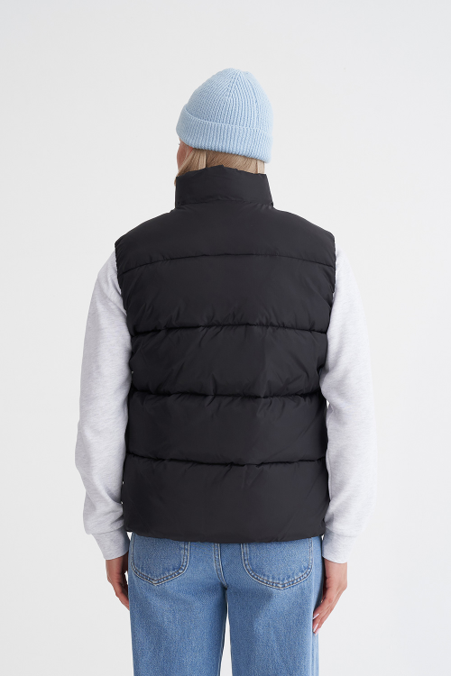 HUFFER WMNS STREET PUFFER VEST BLACK - Image 3